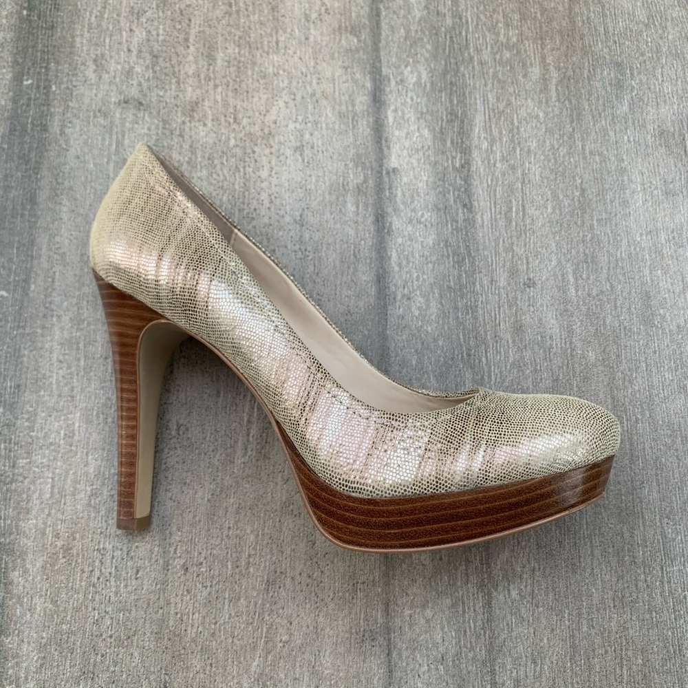 NEW CALVIN KLEIN Metallic Platform Pumps - Picture 3 of 6